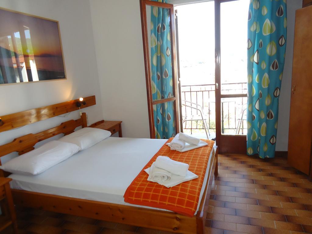 Pension Margarita Skiathos Town Exterior foto